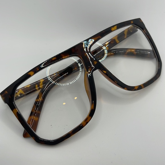 Oversized Clear Frames - Picture 4 of 5